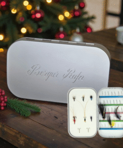 Ál túpu og flugubox m/áletrun og völdum flugum